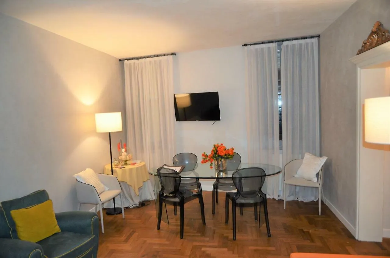Top Class Apt Close To Piazza San Marco contacts